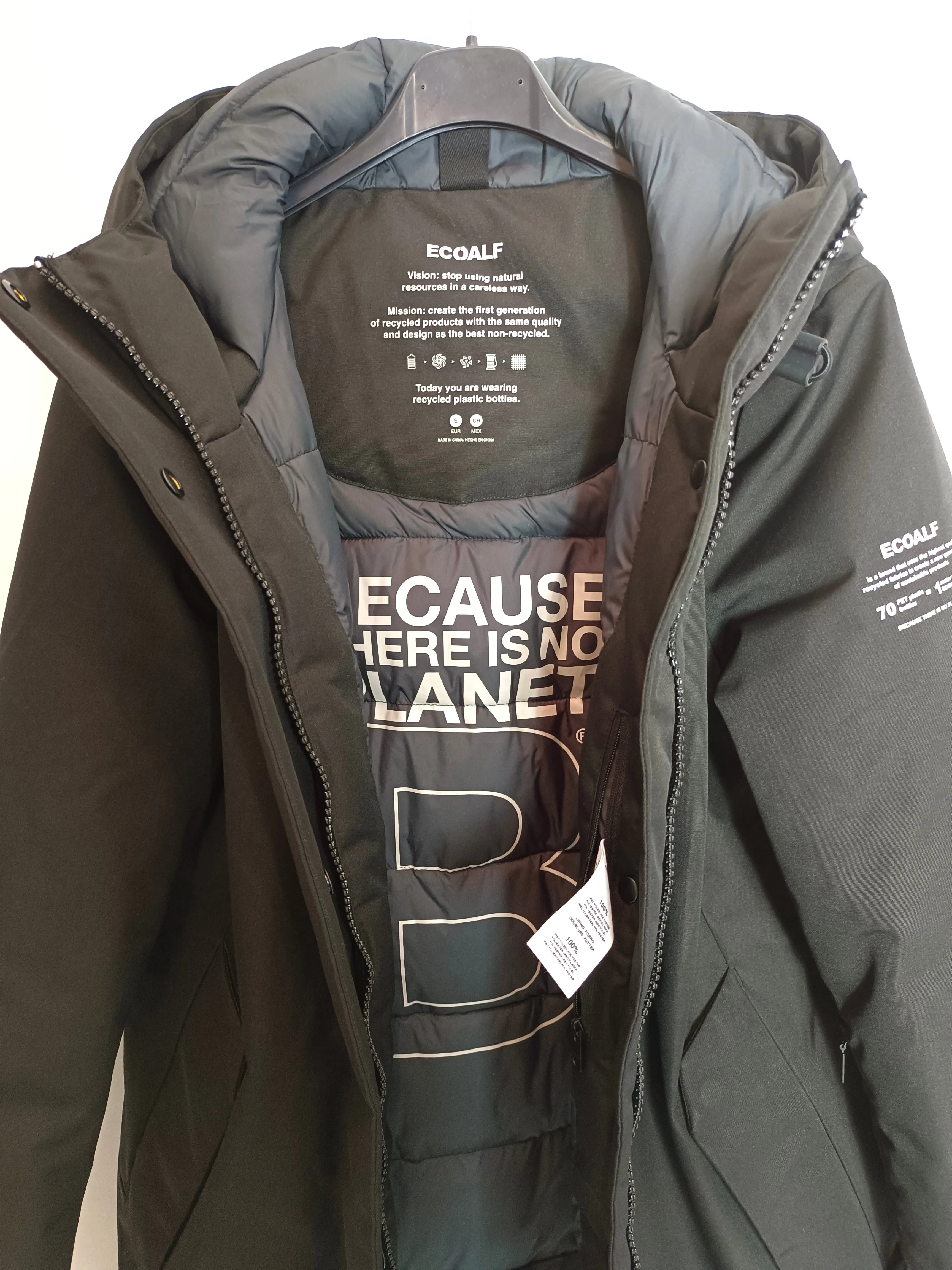 ECOALF. Abrigo negro parka T.s
