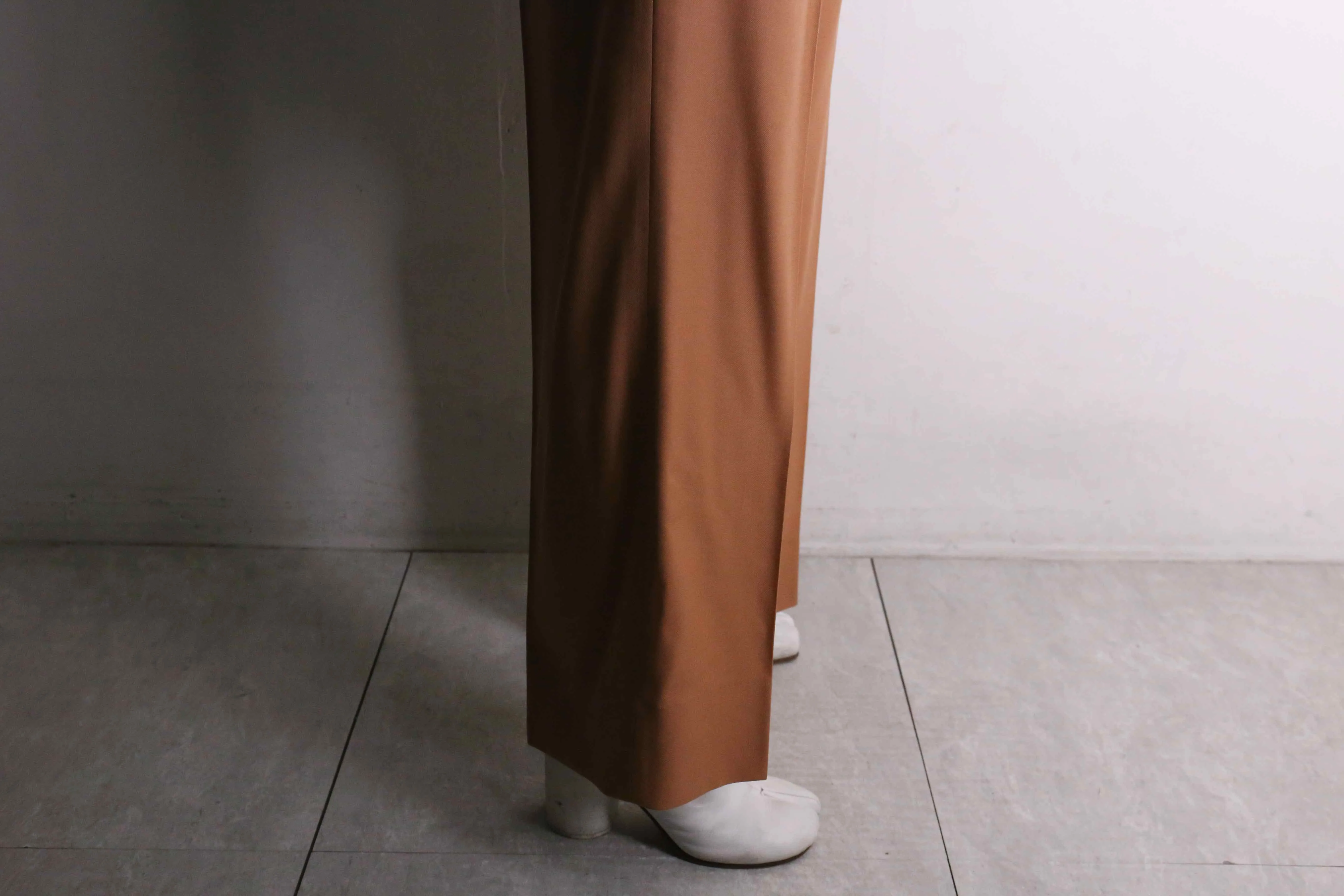 orange brown color 2-tuck slacks