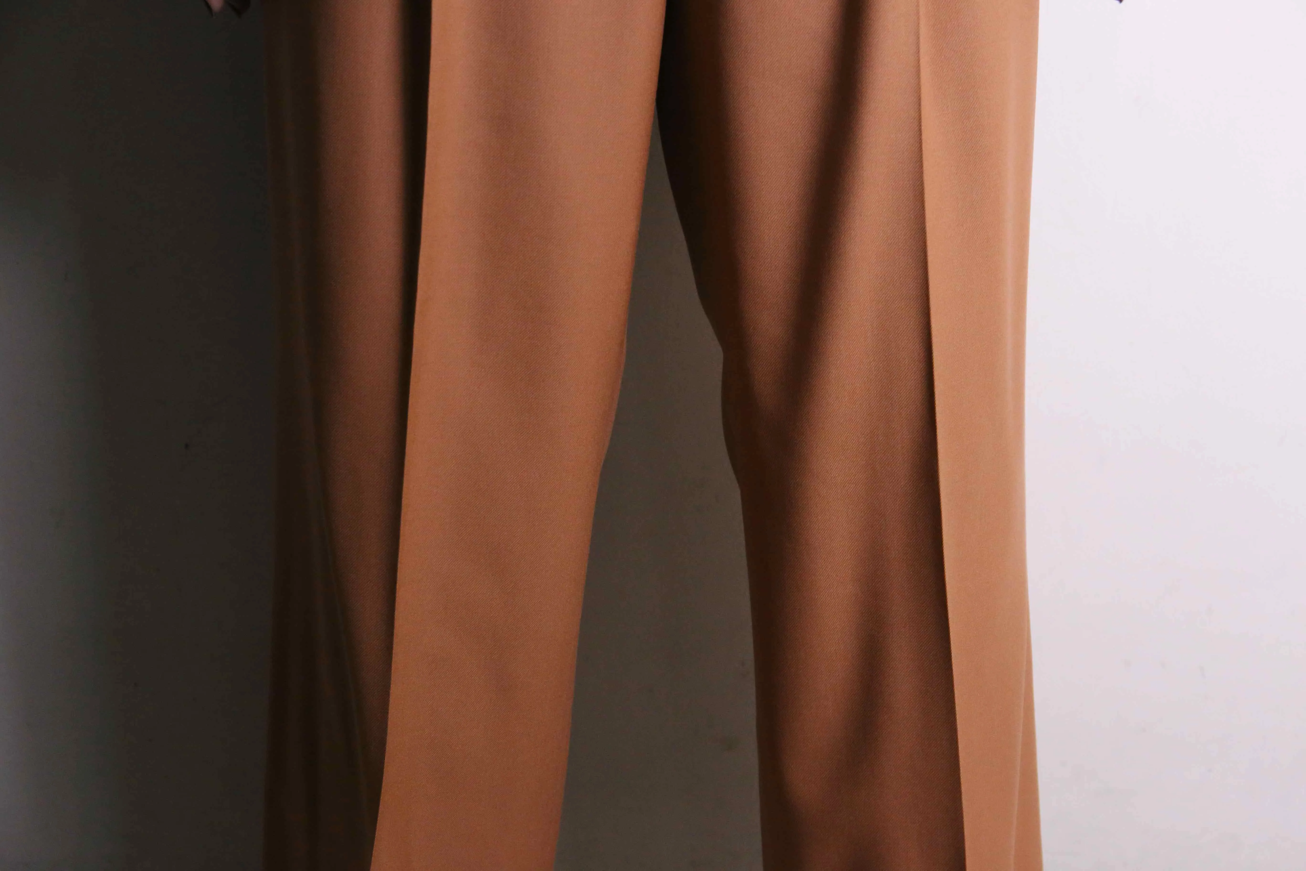 orange brown color 2-tuck slacks