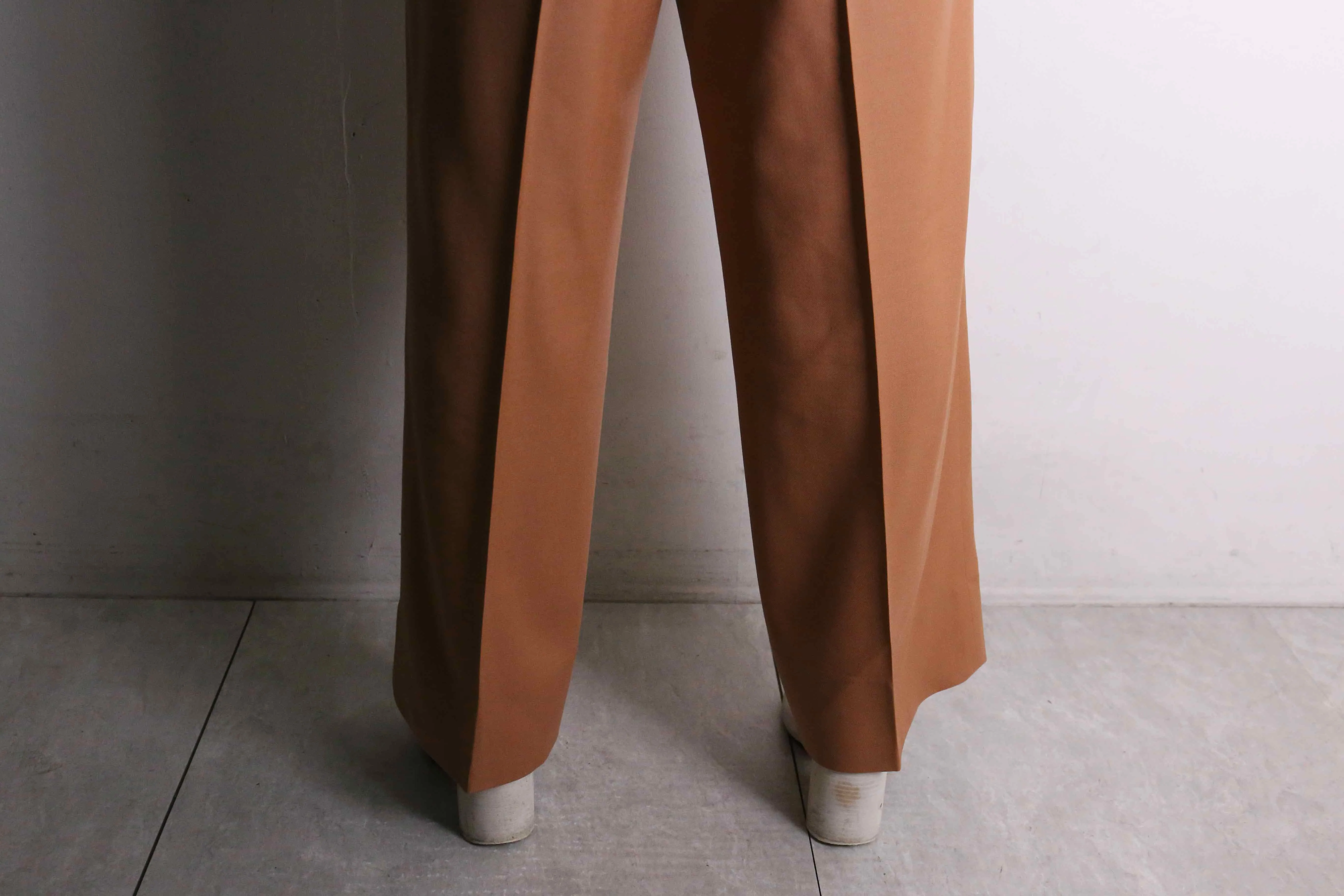 orange brown color 2-tuck slacks